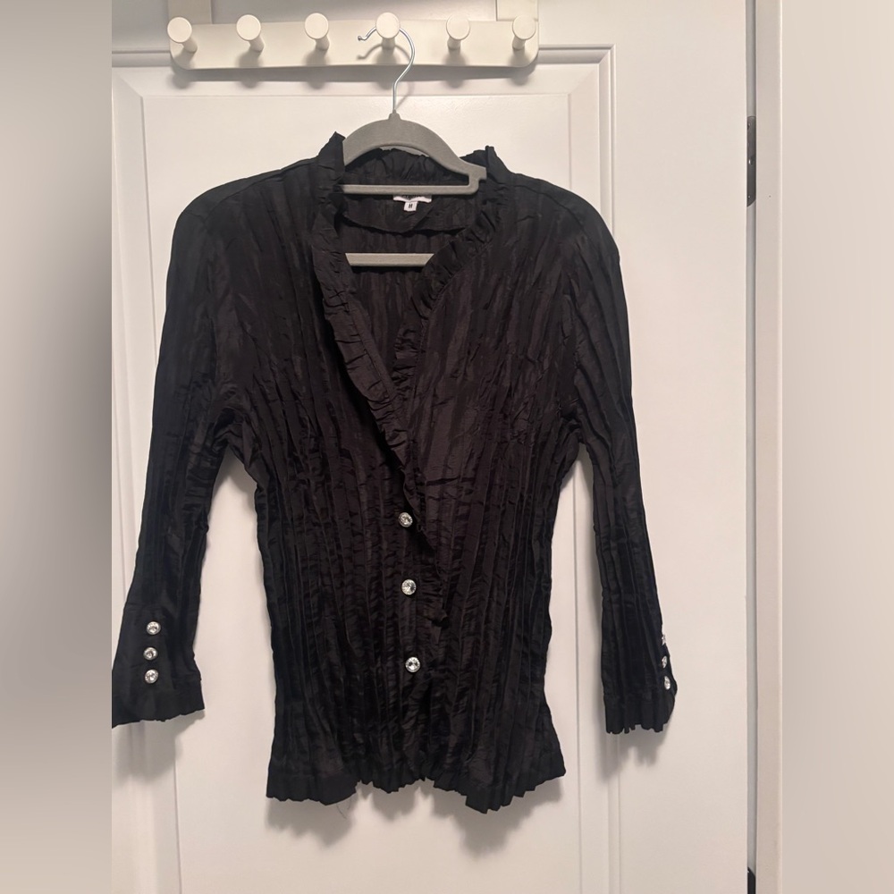 Vintage Agora Ruffled Button-Front Top - Picture 2 of 10